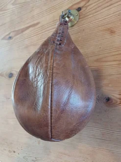 Punching Ball ancien en cuir