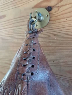 Punching Ball ancien en cuir