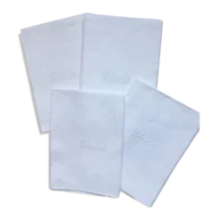 Quatre serviettres de table XIXème brodées