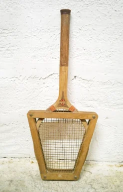 Raquette ancienne en bois avec cadre