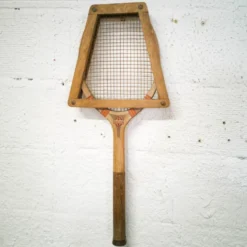 Raquette ancienne en bois avec cadre