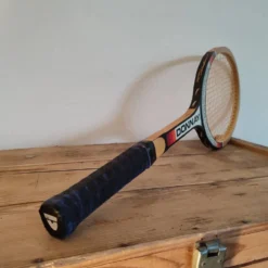 Raquette de tennis ancienne