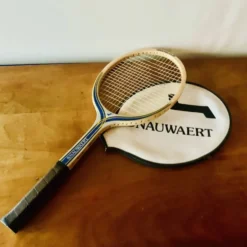 Raquette de tennis Snauwaert vintage dans sa housse