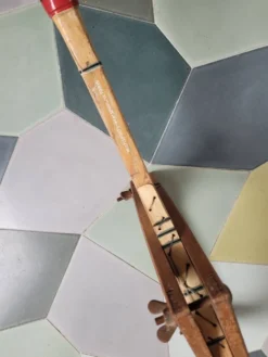 Raquette en bois et cadre de transport