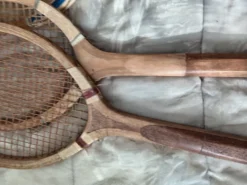 4 raquettes de tennis vintage en bois