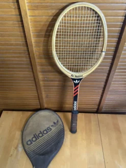 Raquette tennis ancienne adidas ilie nostase bois + housse noire vinta