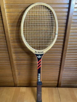 Raquette tennis ancienne adidas ilie nostase bois + housse noire vinta