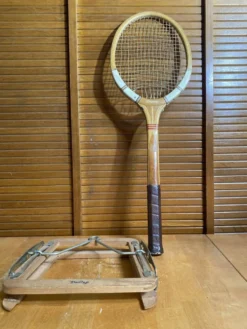 Raquette tennis ancienne dunlop maxply bois + protection sport vintage