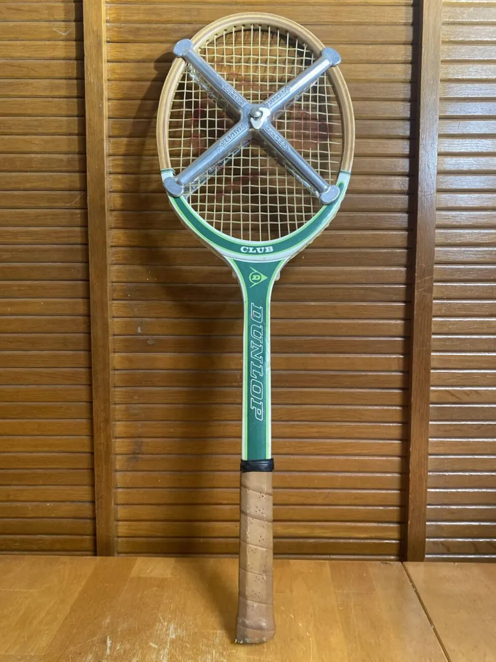 Raquette tennis ancienne dunlop club bois + protection zéphyr vintage