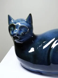 Rare grand chat bleu vintage en porcelaine d'Art de Virebent, années 1970-1990