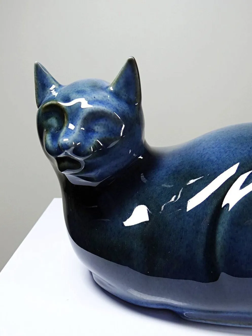 Rare grand chat bleu vintage en porcelaine d'Art de Virebent, années 1970-1990