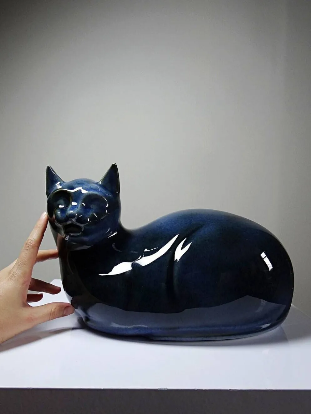 Rare grand chat bleu vintage en porcelaine d'Art de Virebent, années 1970-1990