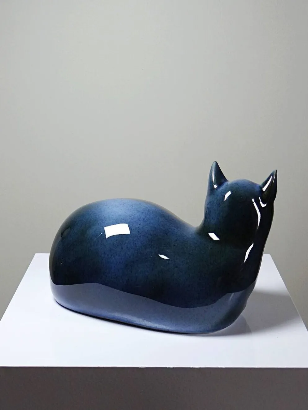 Rare grand chat bleu vintage en porcelaine d'Art de Virebent, années 1970-1990