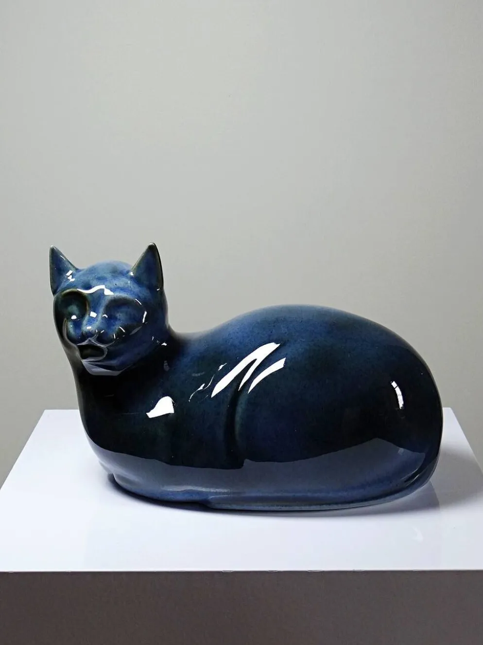 Rare grand chat bleu vintage en porcelaine d'Art de Virebent, années 1970-1990