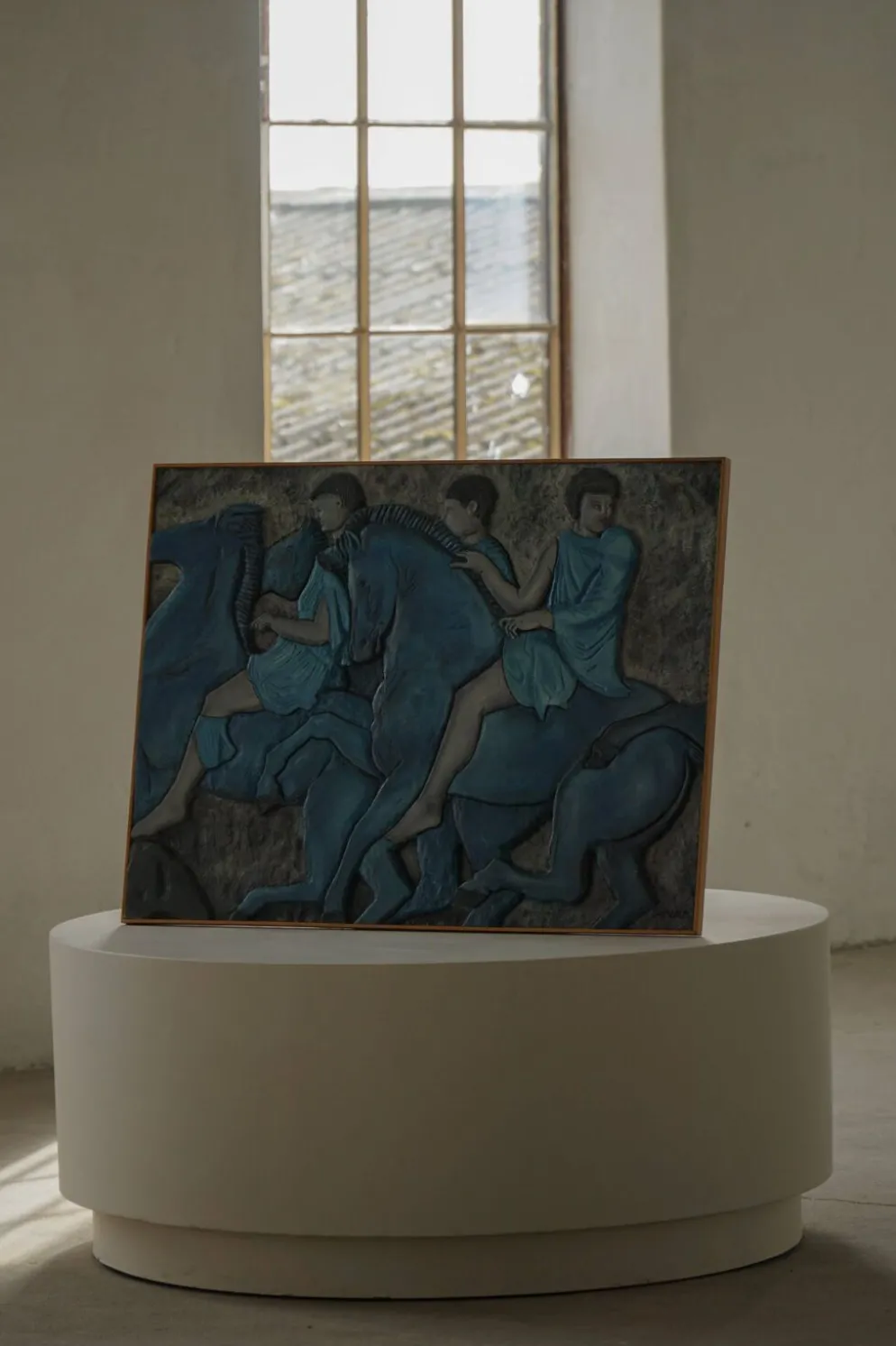 Relief mural moderne européen du milieu du 20e siècle avec motif figuratif