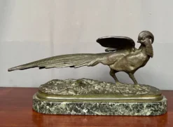 Rene Andre Varnier. Figure en bronze d'un faisan sur une base en marbre vert.
