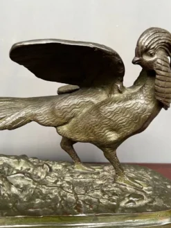 Rene Andre Varnier. Figure en bronze d'un faisan sur une base en marbre vert.