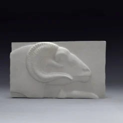 Reproduction en plâtre d’une divinité bélier égyptienne