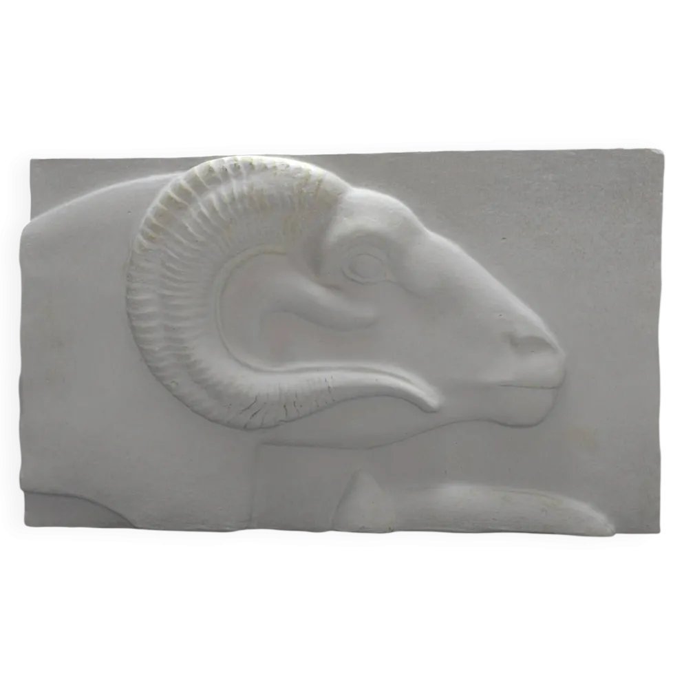 Reproduction en plâtre d’une divinité bélier égyptienne