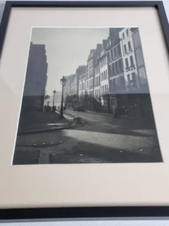 Rémy Duval – Rue de l’Île Saint-Louis, photogravure de 1946 – Encadrée sous verre
