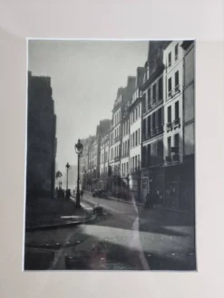Rémy Duval – Rue de l’Île Saint-Louis, photogravure de 1946 – Encadrée sous verre