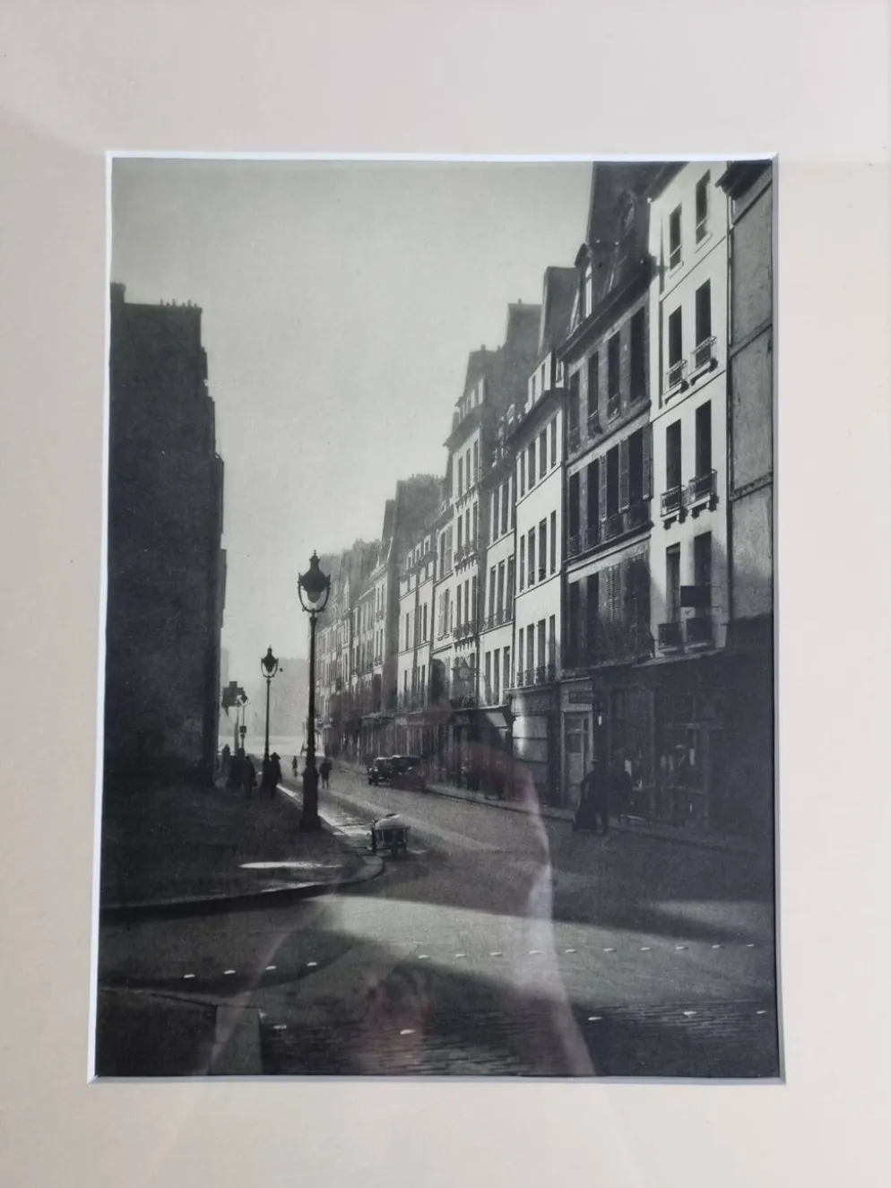Rémy Duval – Rue de l’Île Saint-Louis, photogravure de 1946 – Encadrée sous verre