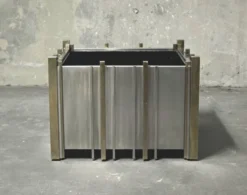 Romeo Rega pour Zevi, attribué à – Jardinière en métal chromé et laiton, It