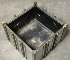 Romeo Rega pour Zevi, attribué à – Jardinière en métal chromé et laiton, It