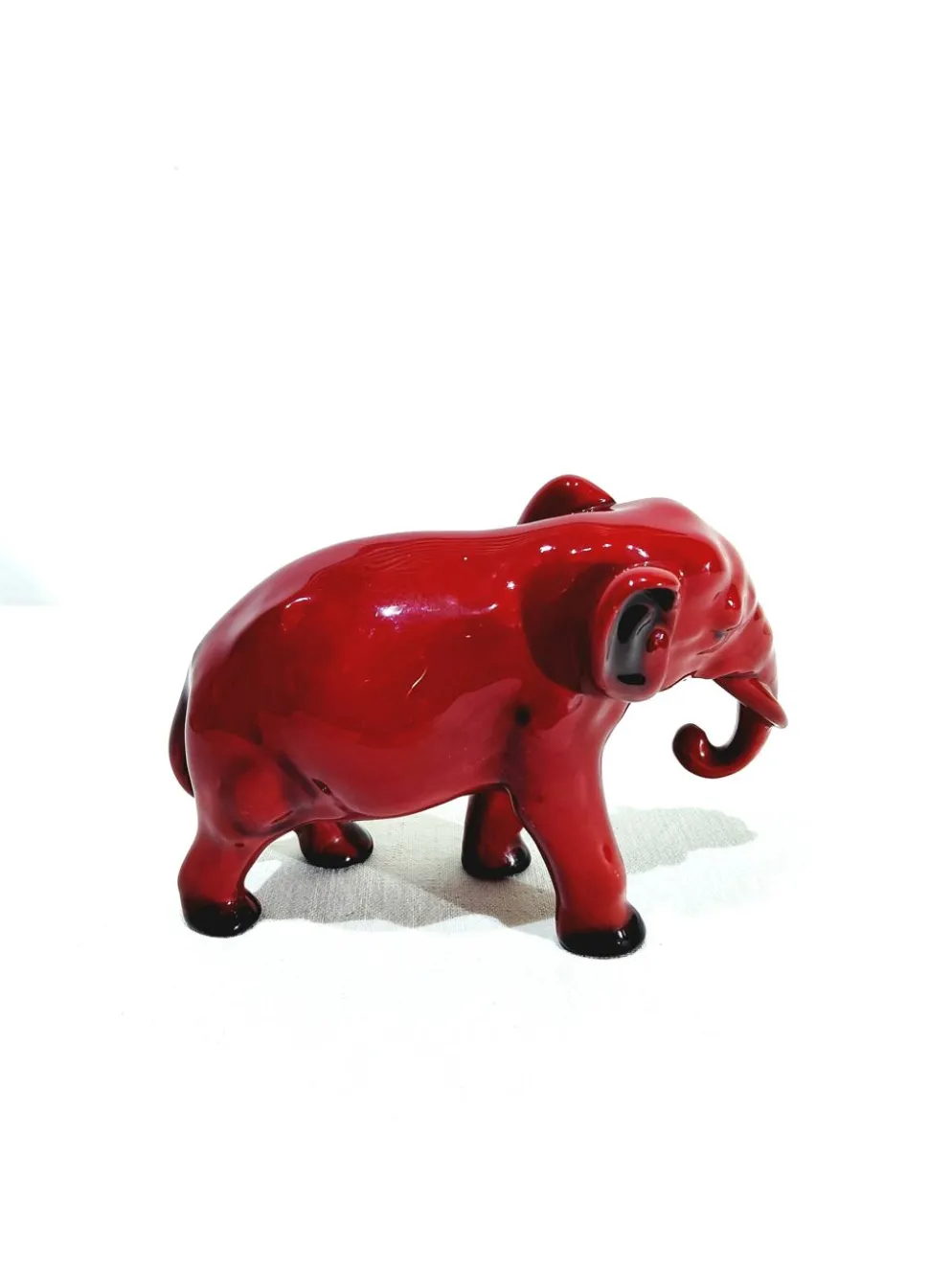Royal Doulton - Elephant rouge