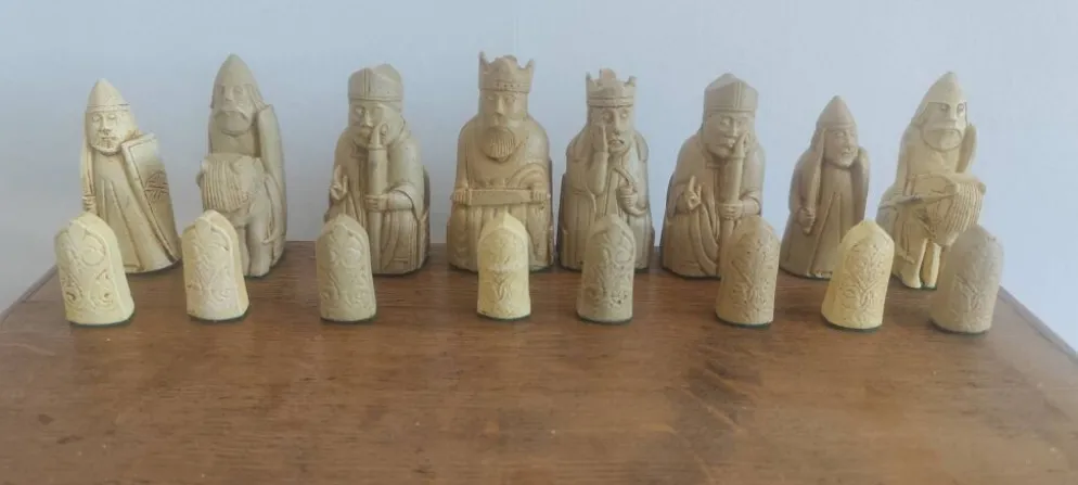 Réplique du jeu d'échecs Isle of Lewis de style musée avec boîte en bois faite à la main