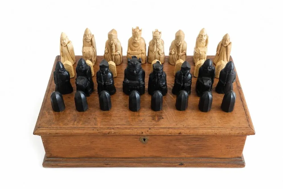 Réplique du jeu d'échecs Isle of Lewis de style musée avec boîte en bois faite à la main