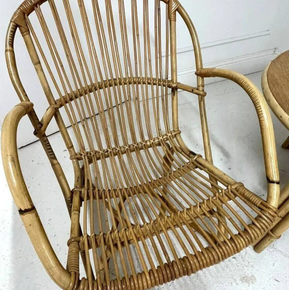 Salon Audoux-Minnet en rotin, 2 fauteuils et table 1950-1960