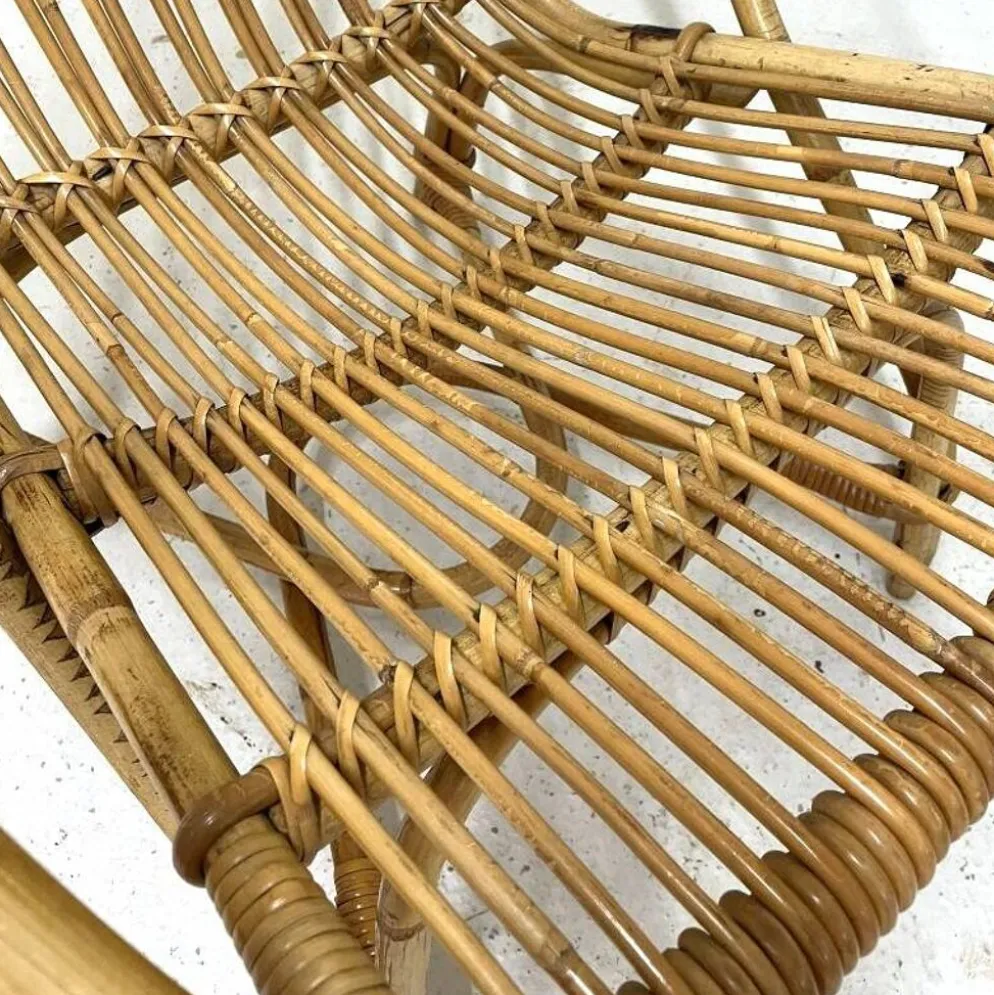 Salon Audoux-Minnet en rotin, 2 fauteuils et table 1950-1960