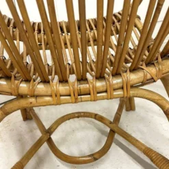 Salon Audoux-Minnet en rotin, 2 fauteuils et table 1950-1960