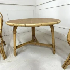 Salon Audoux-Minnet en rotin, 2 fauteuils et table 1950-1960