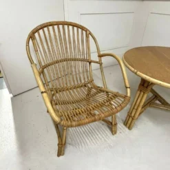 Salon Audoux-Minnet en rotin, 2 fauteuils et table 1950-1960