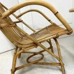 Salon Audoux-Minnet en rotin, 2 fauteuils et table 1950-1960
