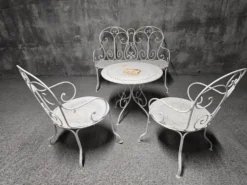 Salon de jardin ancien en fer forgé, début du XXe siècle