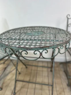 Salon de Jardin en fer forgé pliable vert patiné 1 table + 2 Chaises