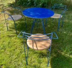 Salon de jardin par "Pascal Mourgue", une table et 3 chaises, Année 80