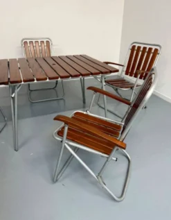 Salon de jardin vintage pliant, table et 4 fauteuils bois et métal, 1960