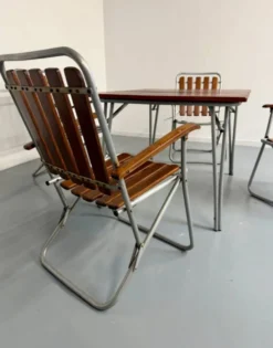 Salon de jardin vintage pliant, table et 4 fauteuils bois et métal, 1960