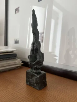 Sculpture abstraite en bronze du milieu du siècle