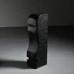 Sculpture abstraite en diabase par Robert Neuhauser, Suisse, circa 1985