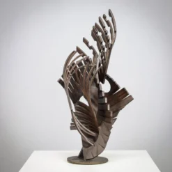 Sculpture abstraite en fer brutaliste, signée CH, Pays-Bas, années 1960.