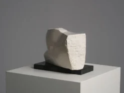 Sculpture abstraite en marbre sculpté 