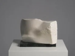 Sculpture abstraite en marbre sculpté 