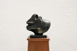 Sculpture abstraite en terre cuite noire, années 1960