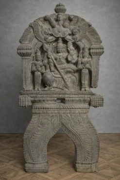Sculpture ancienne en bois – Divinité Indonesienne finement sculptée - XIXeme