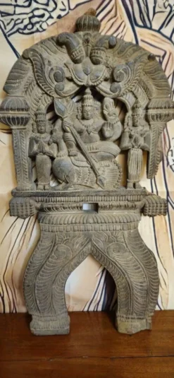 Sculpture ancienne en bois – Divinité Indonesienne finement sculptée - XIXeme